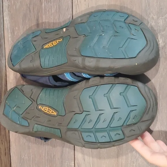 Keen Mens outdoor hiking sandals shoes sz 6 athletic