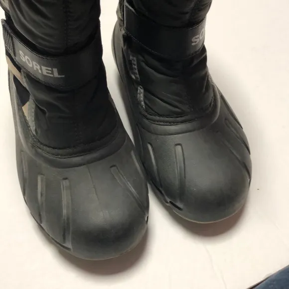 Sorel youth flurry camp snow boots size 4 kids